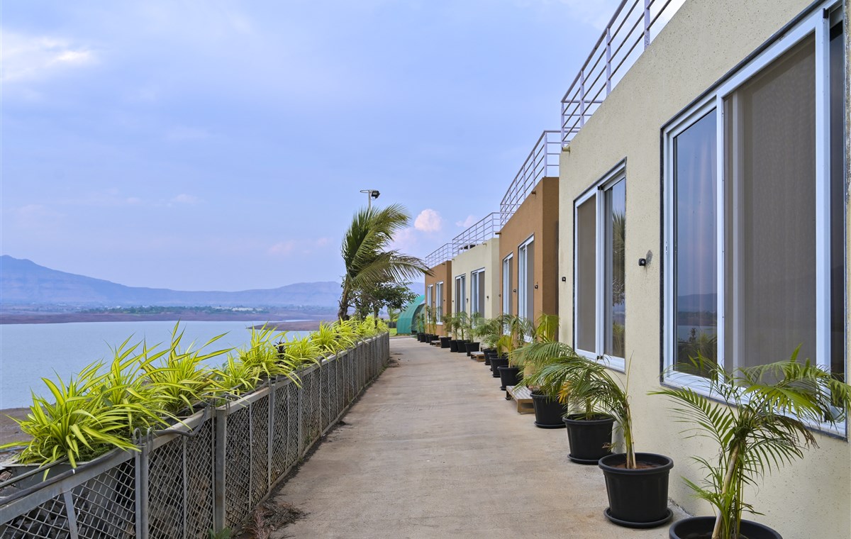 Elegant Waterfront Resort Talegaon